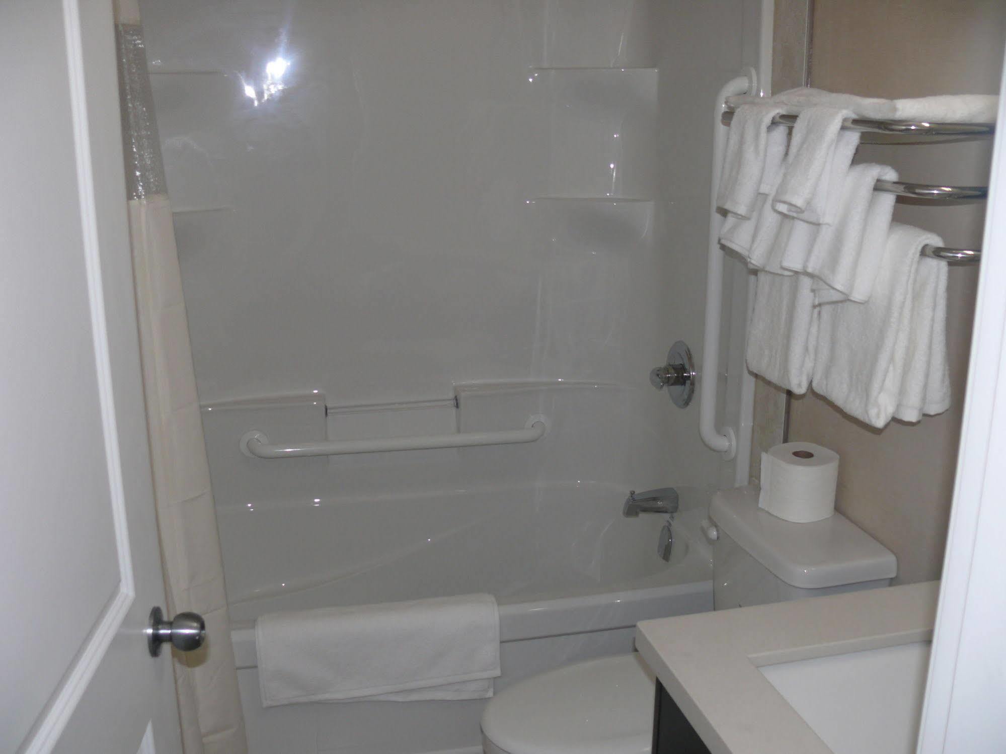 Motel Super 8 By Wyndham Watrous Extérieur photo