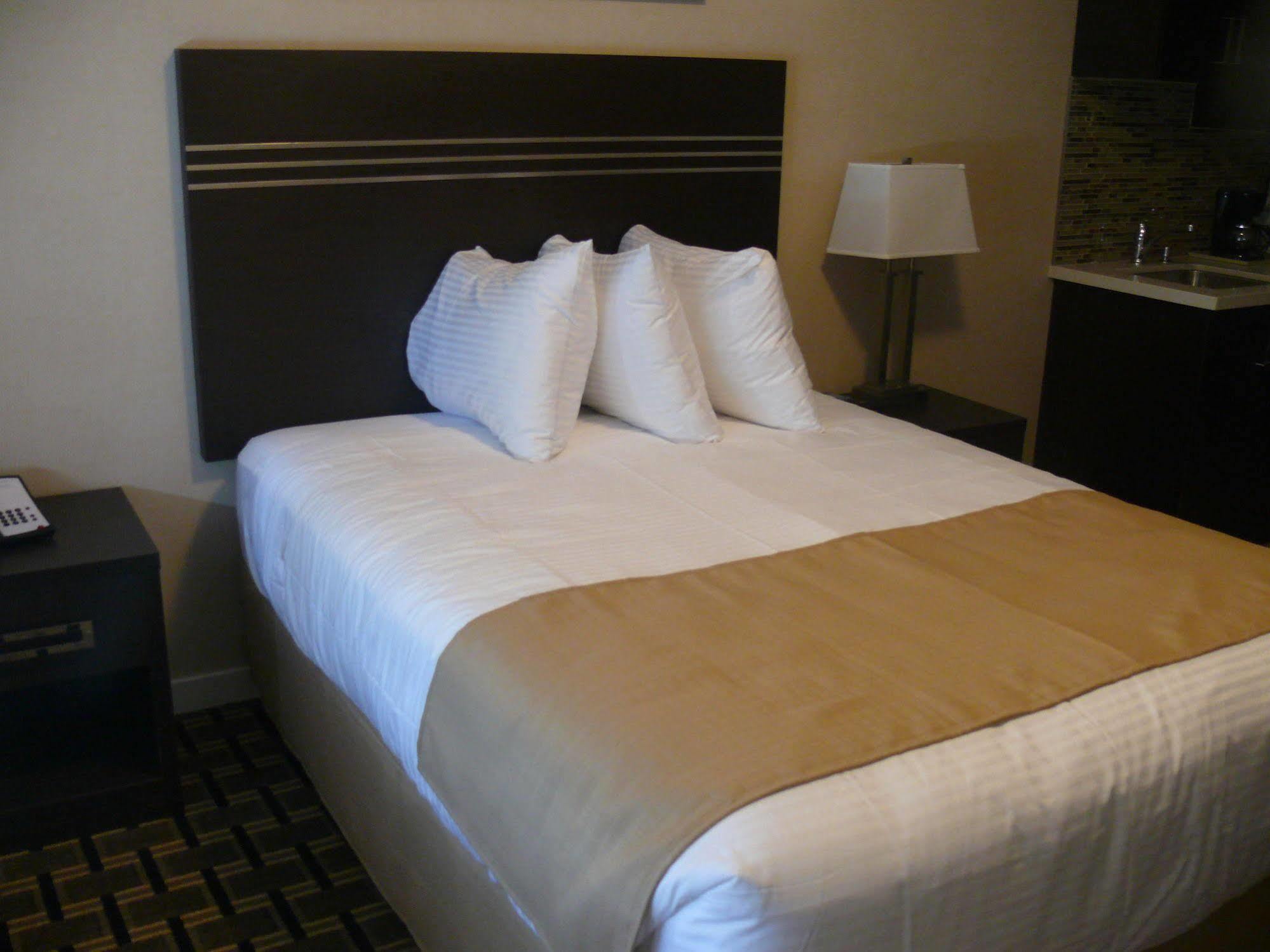 Motel Super 8 By Wyndham Watrous Extérieur photo