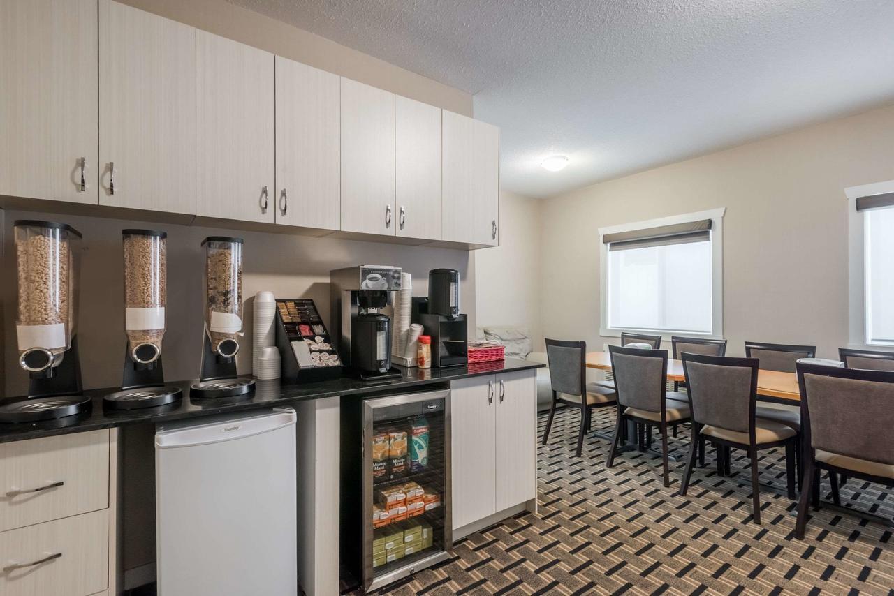 Motel Super 8 By Wyndham Watrous Extérieur photo