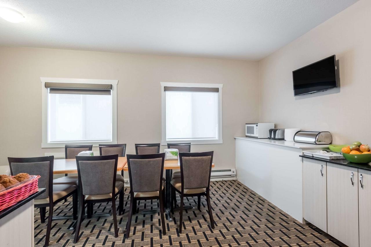 Motel Super 8 By Wyndham Watrous Extérieur photo