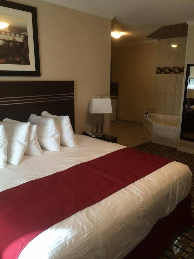 Motel Super 8 By Wyndham Watrous Extérieur photo